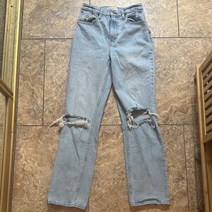 Abercrombie & Fitch The 90’s Straight Ultra High Rise Distressed Women’s Jeans